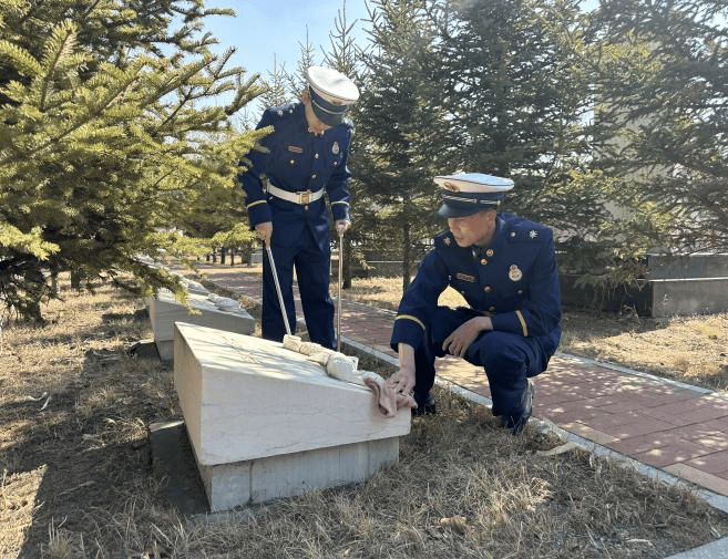 齐齐哈尔市消防救援支队依安大队开展清明节缅怀祭奠革命英烈系列活动