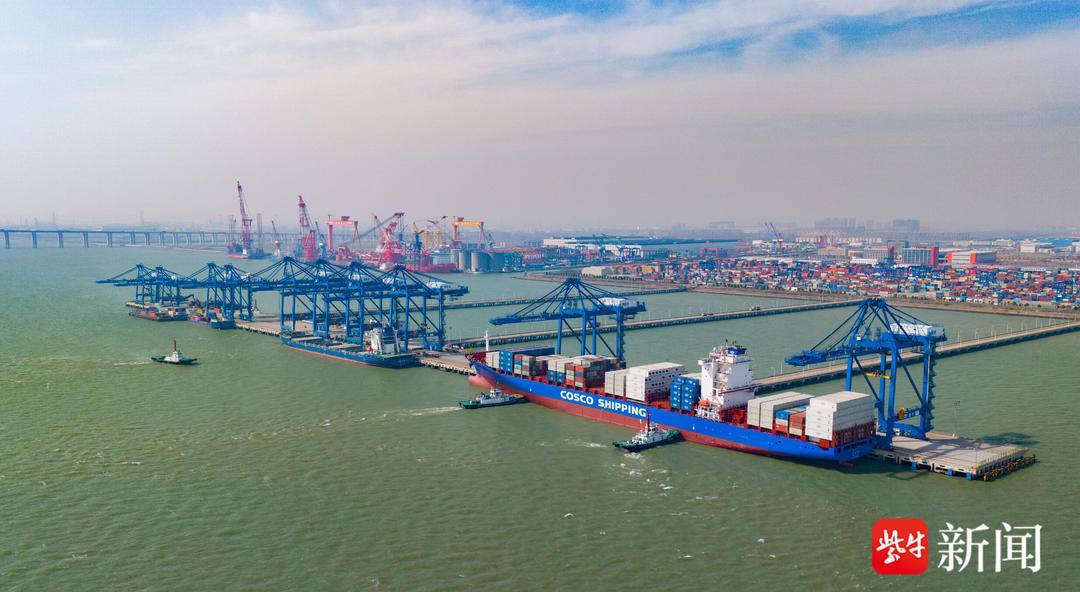 据了解,目前南通港已开通至南京,武汉,重庆等长江中上游港口定期航班