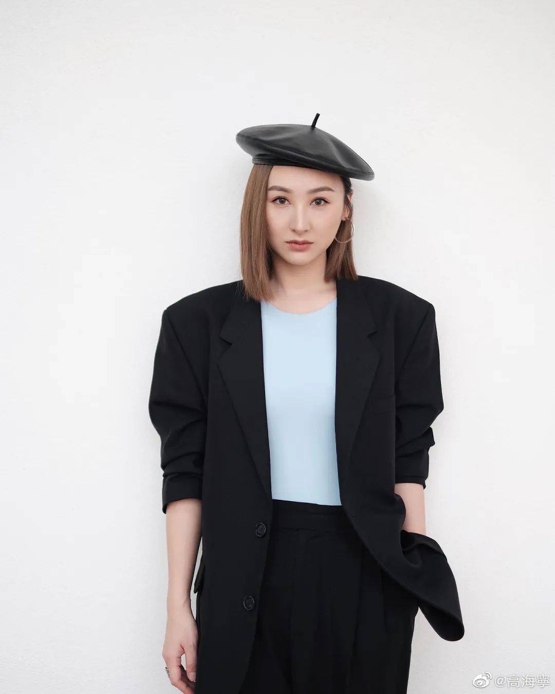 问题,她不会马上吹嘘自己的健身经验,而是大方晒出自己坐下时的小肚子