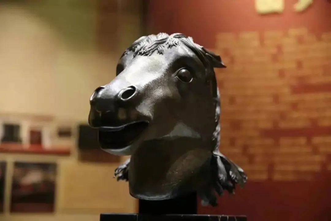 博物馆内现有"百年梦圆——马首铜像回归展","传承·守望——圆明园