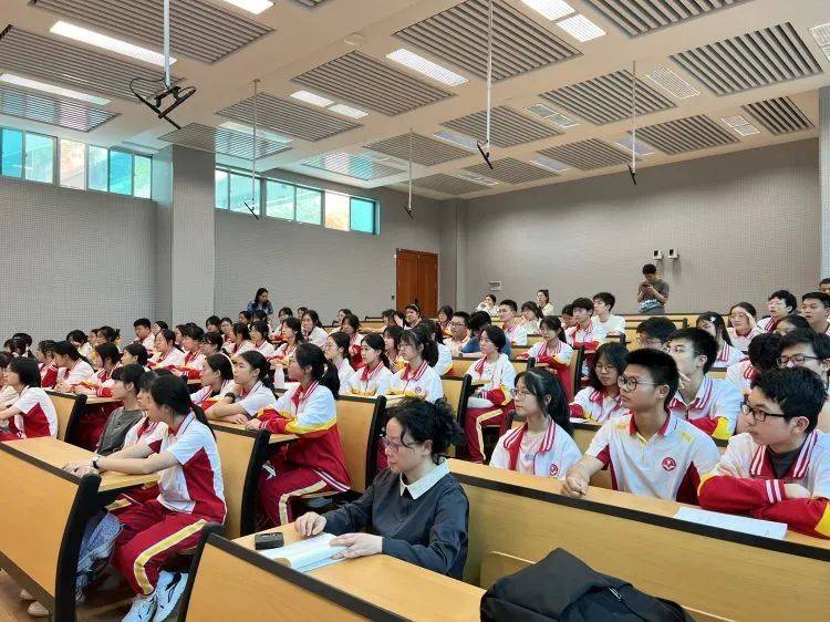 中医药进校园带来"音药疗法"_讲座_贵阳一中_江荔