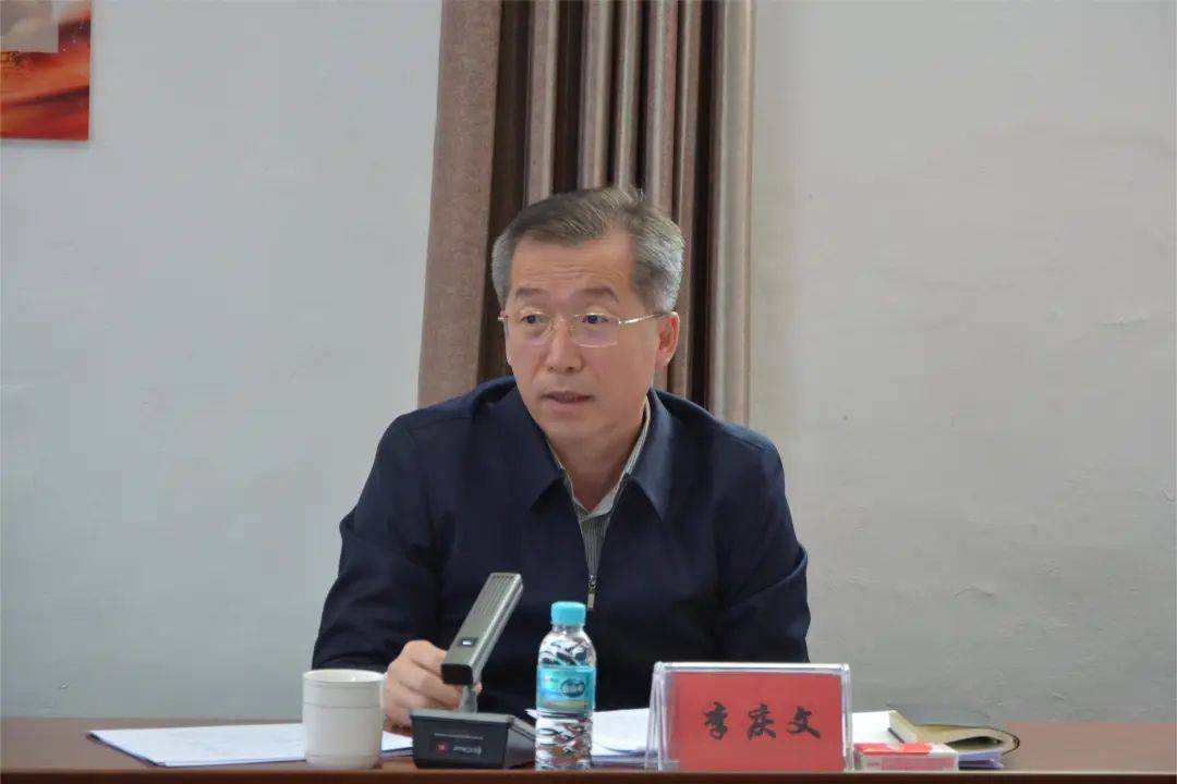 李庆文强调,一年之计在于春,要提前抓好各类生产资料和设施的准备工作