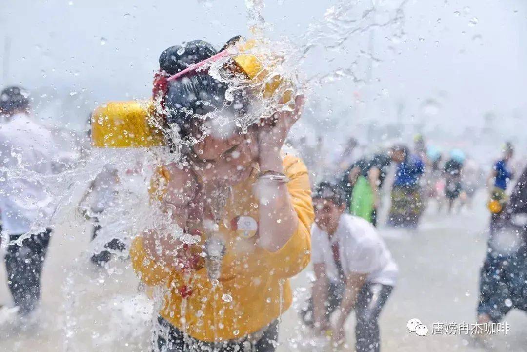 早上好 无忧勐腊欢迎您 | 泼水节习俗之泼水狂欢