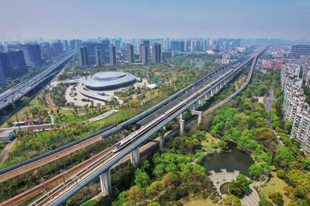 非正常开行规律列车开行进行调整,分别为:4月7日增开无锡-上海g7203次