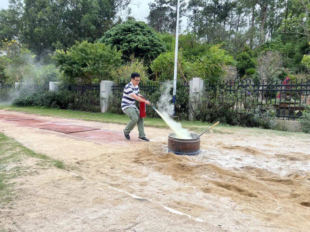 江城区消安委组织开展第一季度社区村委会微型消防站技能比武