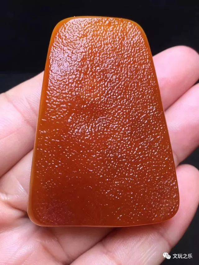 是谁掀起了蜜蜡的收藏热投资琥珀蜜蜡能否胜过房地产