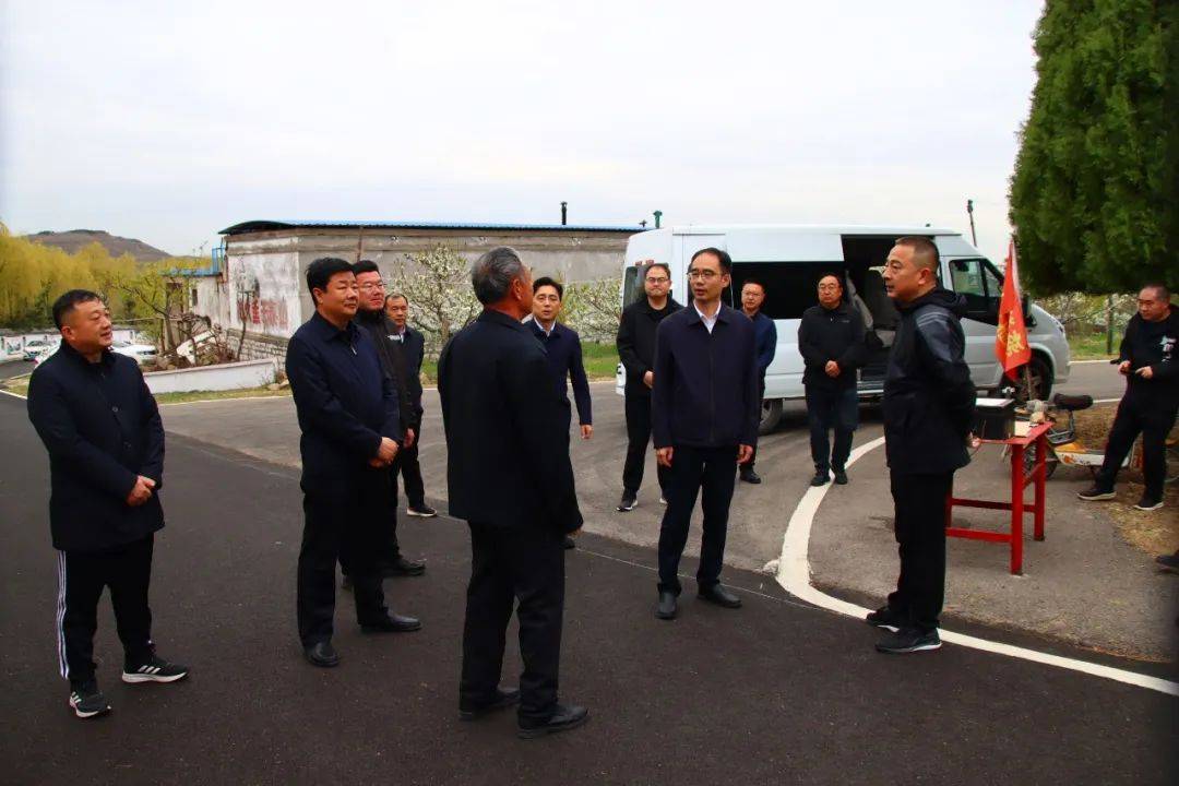 4月4号,市委常委,副市长张帅,副市长孙栋调研我镇森林防火工作.