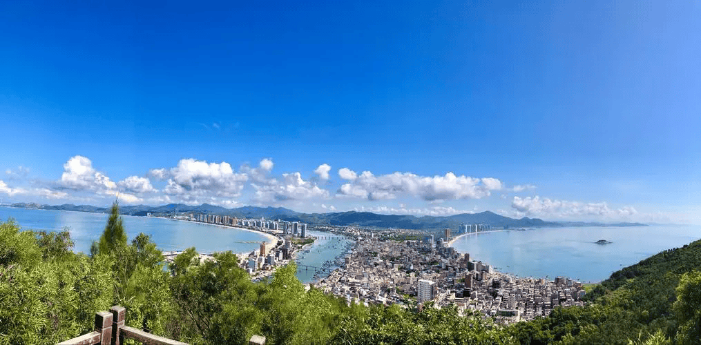 个的大型墓园有3个,为市区梅湖长青墓园(市殡仪馆),梅湖杨爷山墓园