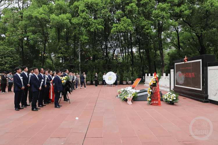 清明前夕祭英烈_活动_烈士陵园_重庆