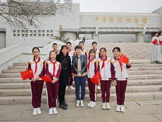 心香续文脉童心颂忠魂万全小学受邀参加我们的节日清明主题诗会