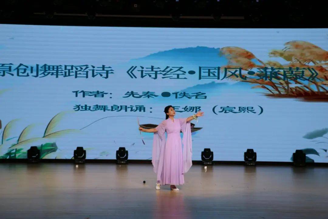 闻名
诗歌朗诵（闻名
诗歌朗诵大全集简短）《闻名的诗》