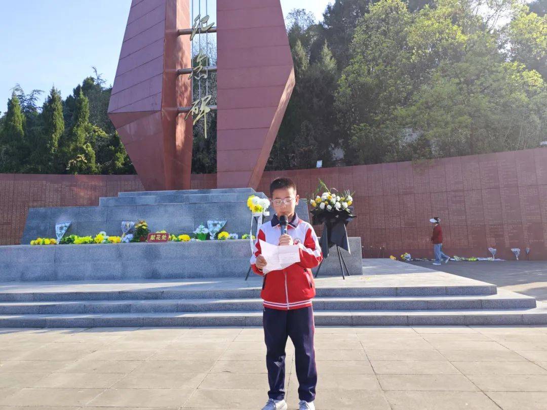 语学校阆中中学附属实验学校东风中学阆中中学为了进一步加强爱国主义