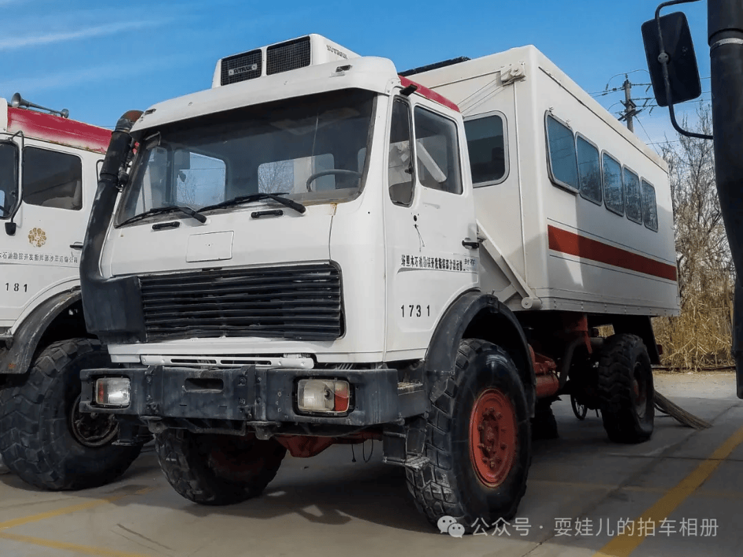 20座越野巴士 新疆实拍原装奔驰ng1222四驱底盘改装的沙漠客车_搜狐