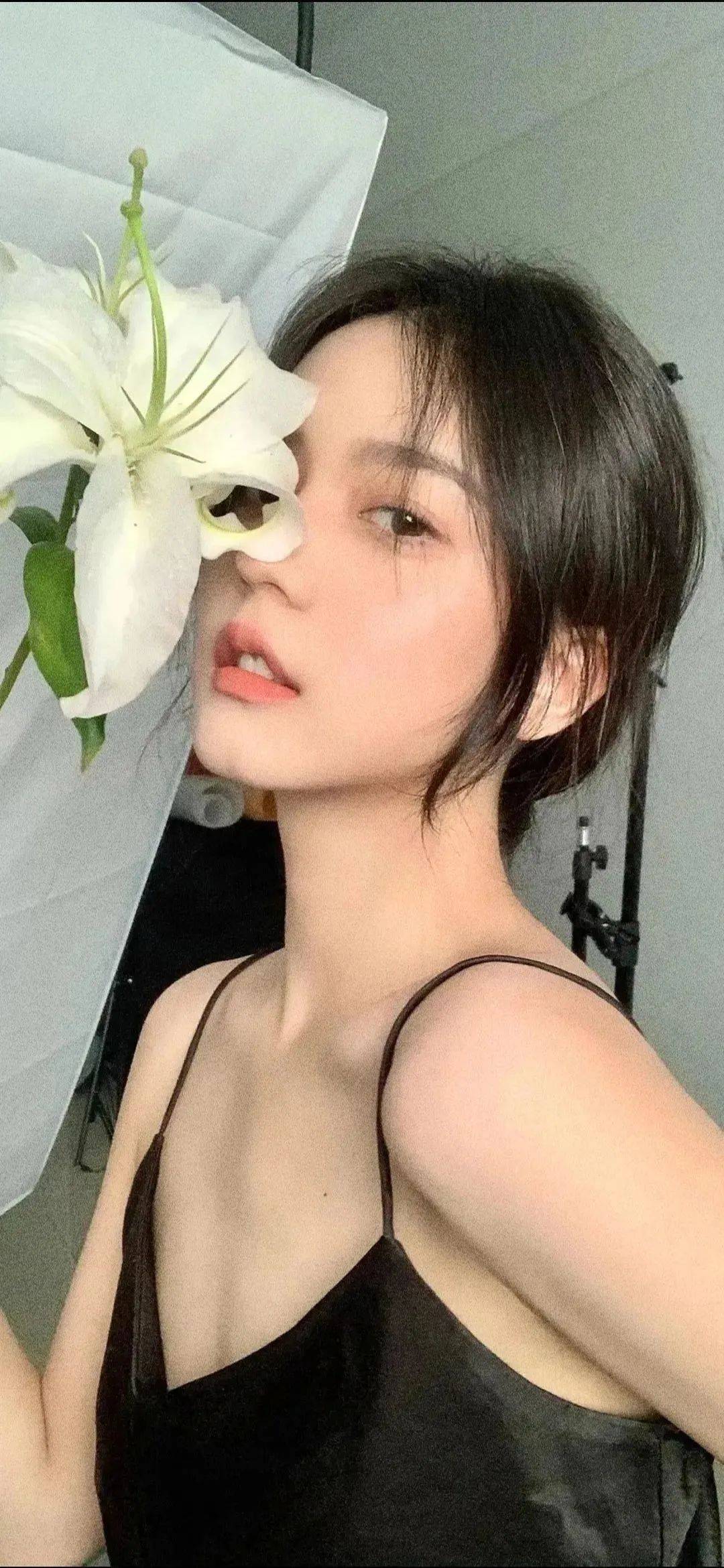 壁纸 | 气质纯欲风 锁屏壁纸