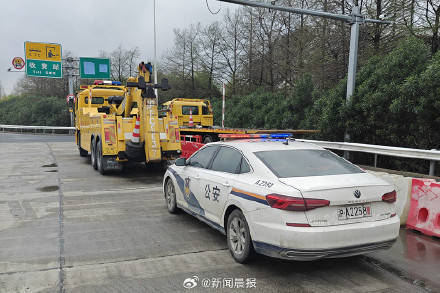 返程高峰,g40长江大桥车流高峰预计持续至明天凌晨_崇明_方向_情况
