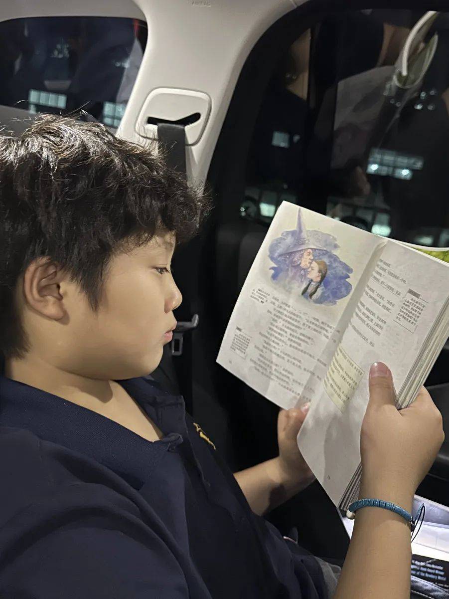 未来学部人物志何靖晞何靖宇勤学乐思灿若星辰