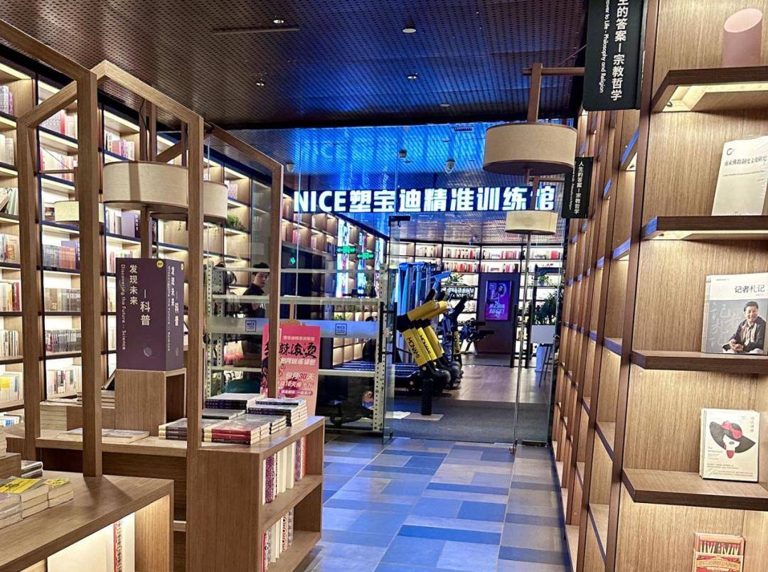 除了图书 咖啡 文创的常规布局,言几又让出了更多空间给经营性店铺