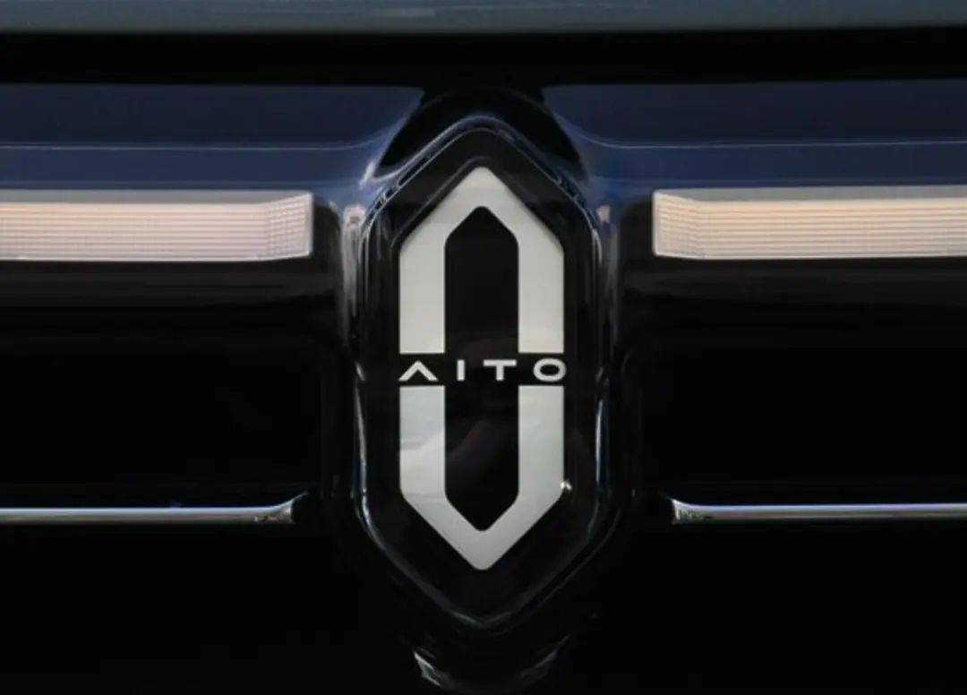 问界08星途是奇瑞旗下的高端汽车品牌,该品牌并没有传统的图标logo