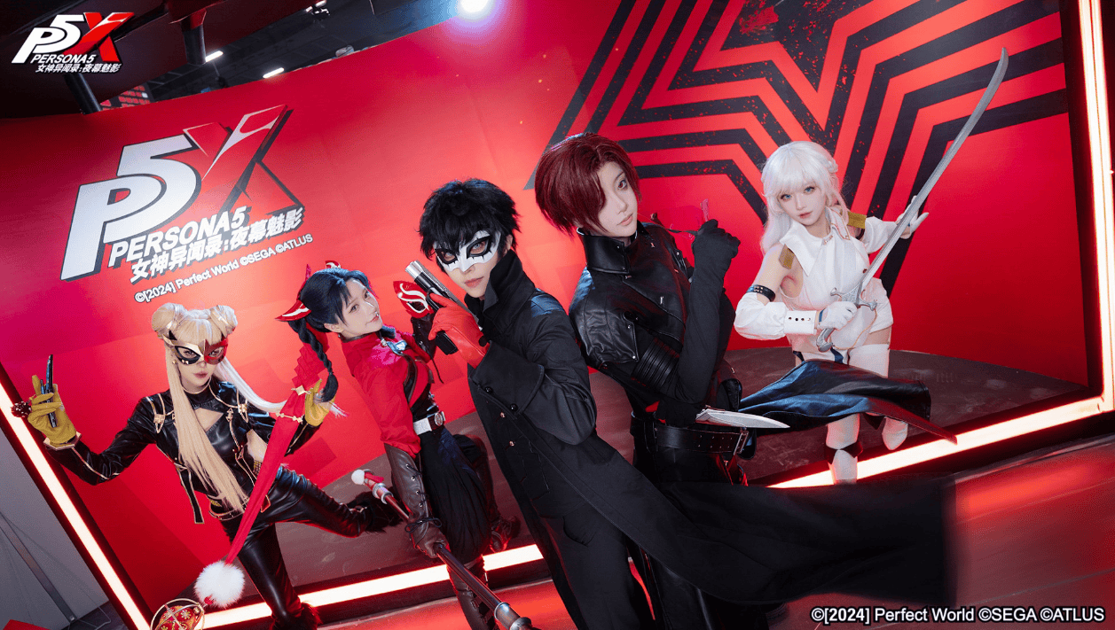 白天温柔阿姨晚上性感辣妹p5x这阿姨首次cos就成漫展人气王