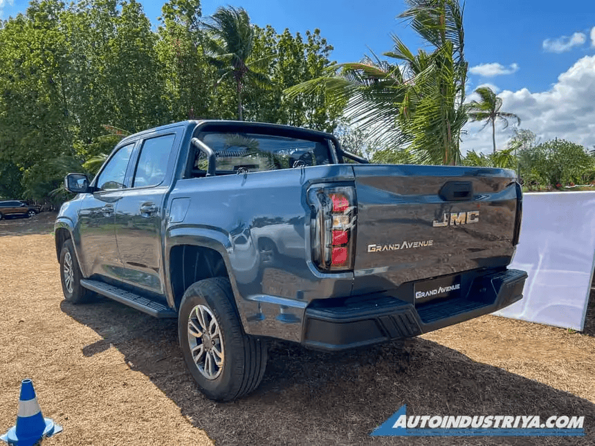 7款新皮卡亮相国外一线车展,买皮卡竟然还免费送摩托车?