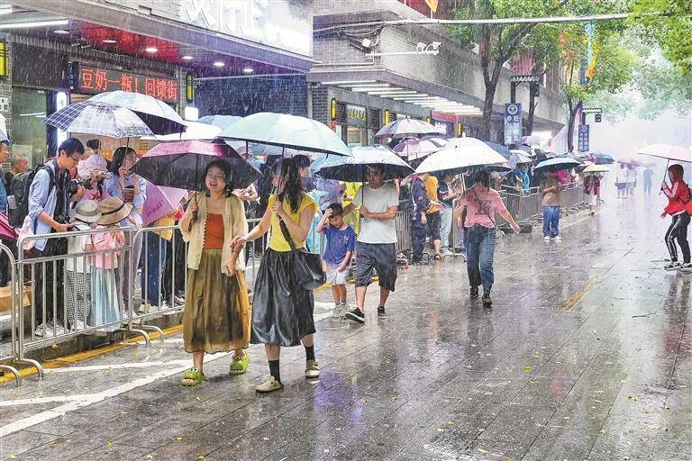 今年以来首场暴雨让深圳入汛