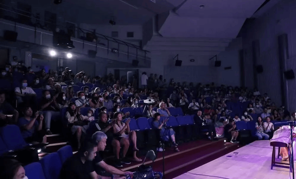 伊娜岛成立,后迁到雅典至今,由德国萨克森自由州的著名建筑师艾尔奈斯