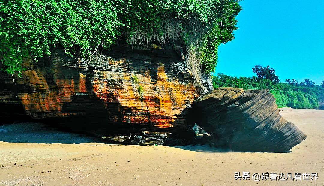 涠州岛滴水丹屏岩石与水滴的奇妙交融