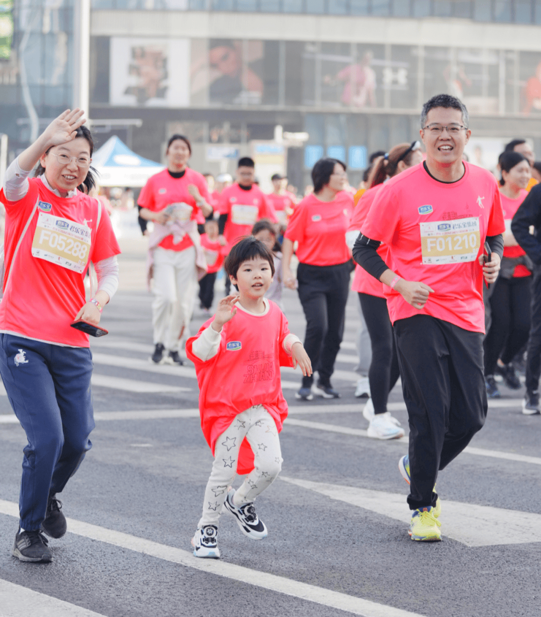 虽然已经圆满落幕,但属于石家庄,属于石马,属于跑者的精彩,未完待续!