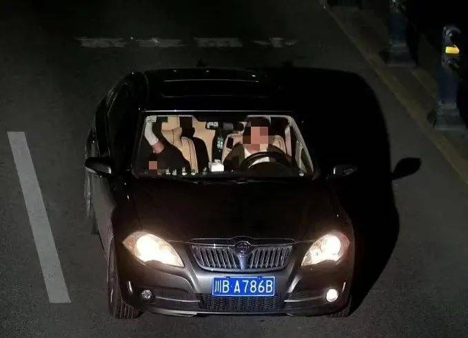 03未按导向标线行驶01车牌号:川b0rv9502车牌号:川b032pb03车牌号:川