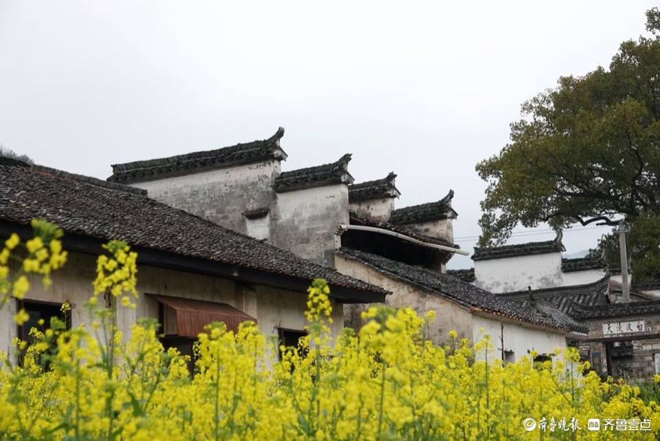 雨中婺源虹关村如诗如画