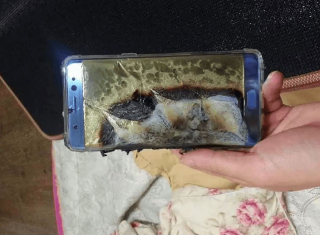三星galaxy note 7因电池起火和爆炸问题而成为灾难性的失败.