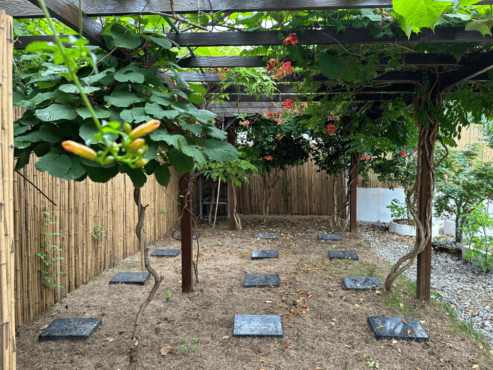 《中国宠物殡葬市场发展趋势分析与投资前景调研报告》指出,英国的