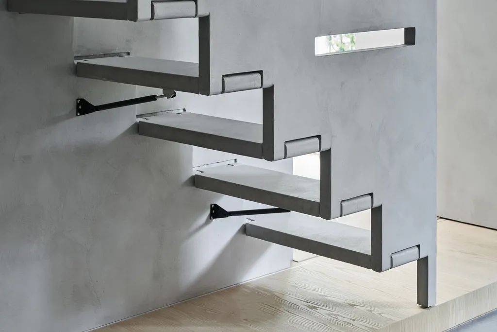 50㎡两居室可折叠的楼梯设计不用时可以贴在墙上