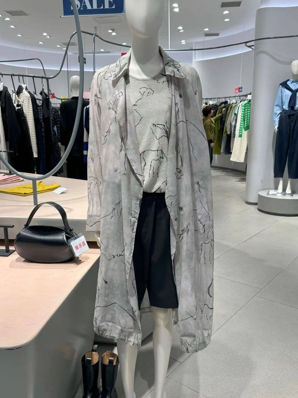 价格持续上涨有人卖了股票买金条有人三金五金买不起