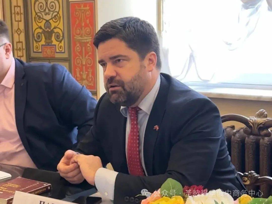 人大重阳出访圣彼得堡市议会俄中商务园