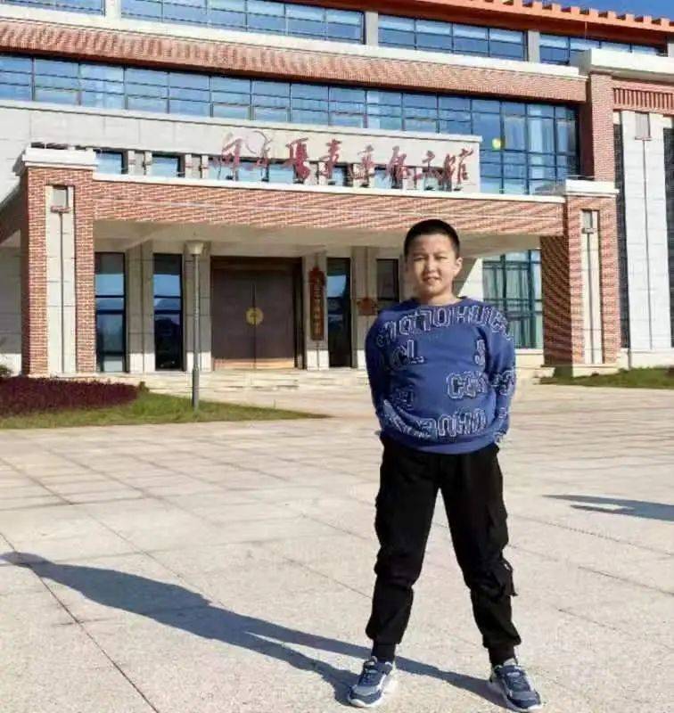 2021年度荣获"新时代好少年"称号,2022年在"寒假读一本好书"征文活动