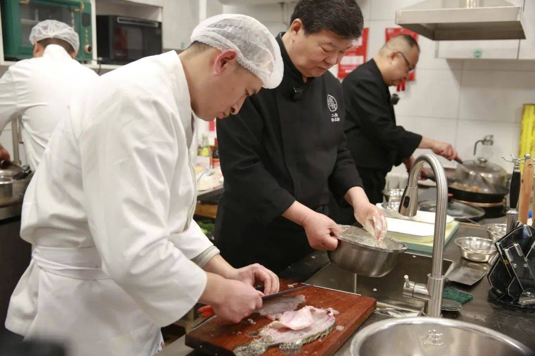 在中国农大能和国宴大师千万粉丝up主学做饭