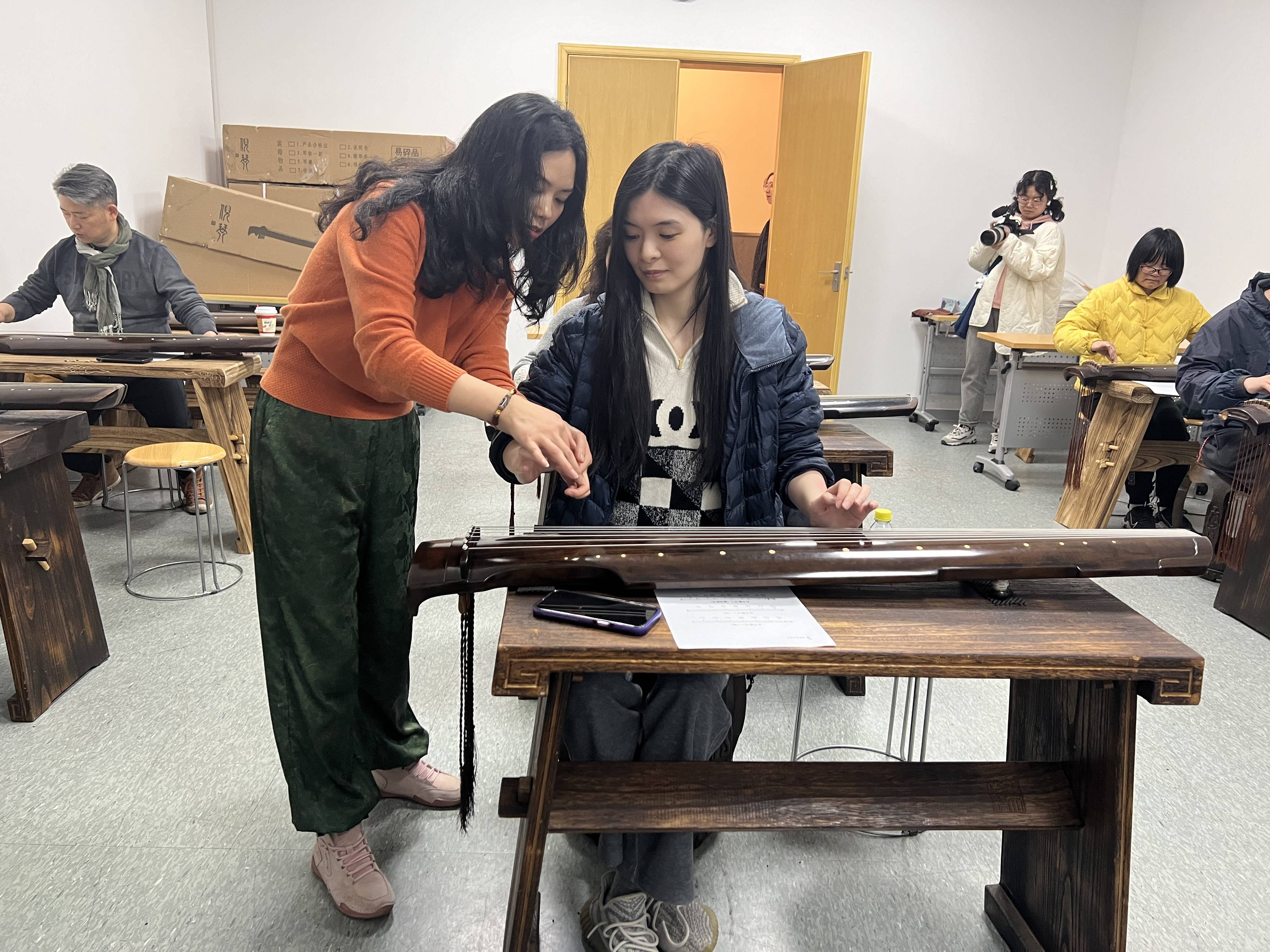 市民艺术夜校春季班开班这届年轻人热衷学中医