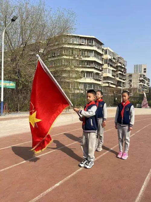 示范性入队仪式丨河东区实验小学举行永远跟党走争做好队员入队仪式
