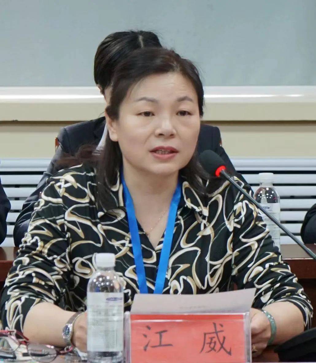 区妇幼保健院院长张卫民详细汇报医院基本情况,复审工作准备情况及