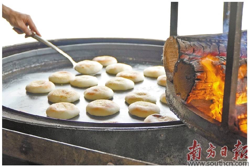 申红洲 摄圭峰山国家森林公园是踏青热门地.