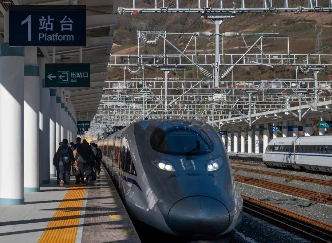 成都2小时到九寨黄龙_铁路_九寨沟_建设