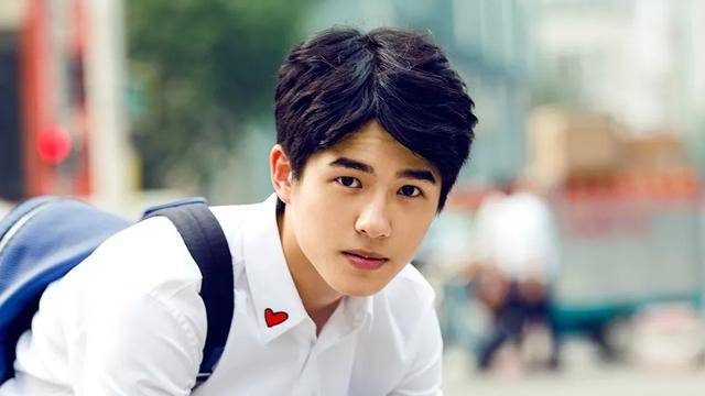 刘昊然颜值回春重返青春巅峰魅力四溢的男大感颜值重回十八