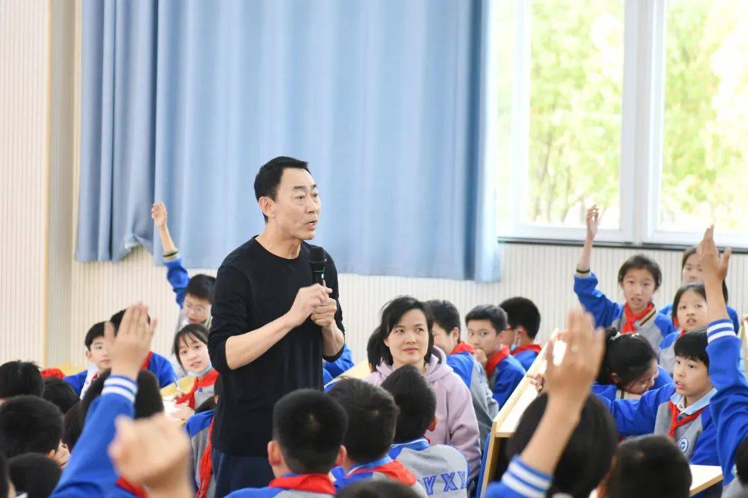 作家进校园书香能致远著名儿童文学作家常新港走进余姚市实验学校