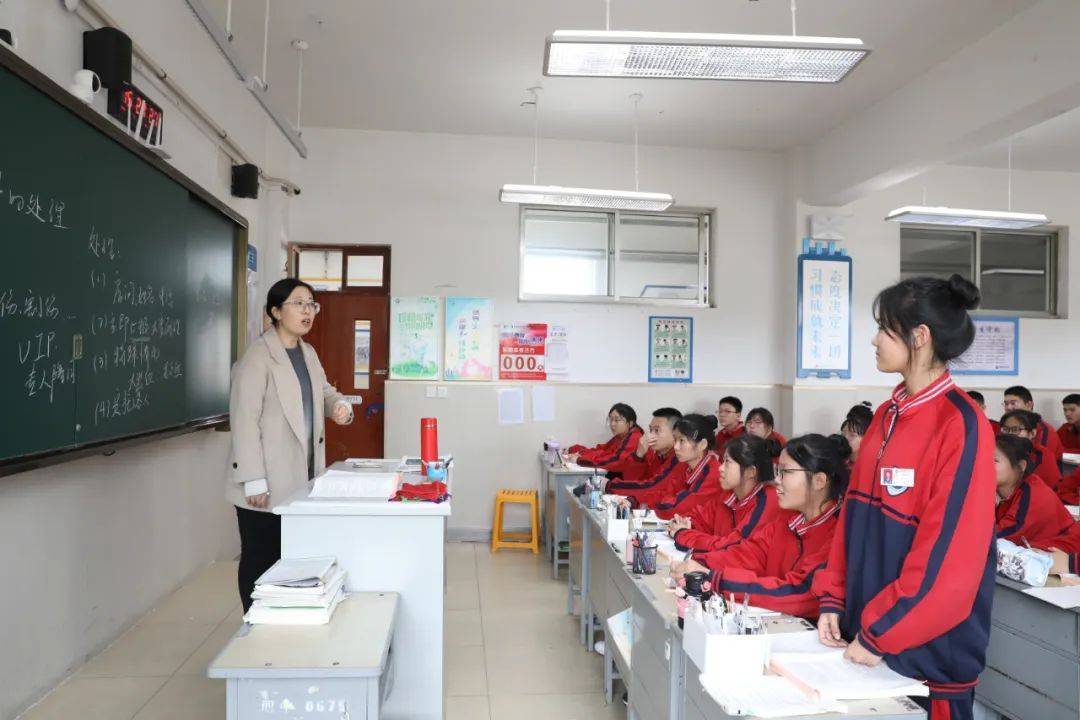 孝义中学优秀老师图片