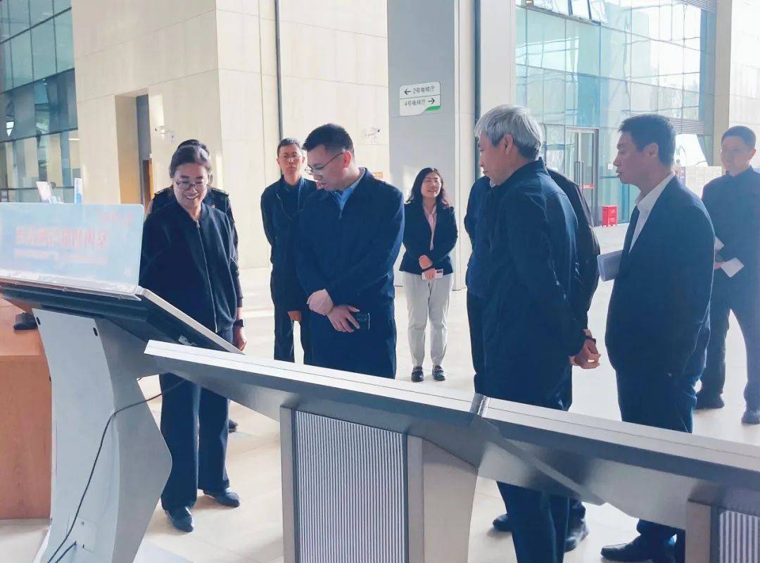 带队到顺义区政务服务中心调研指导,区政务服务局党组书记徐志国,区发