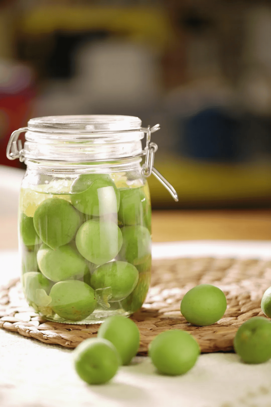 在醋被发明之前,青梅是古人用来调配酸味的调料.