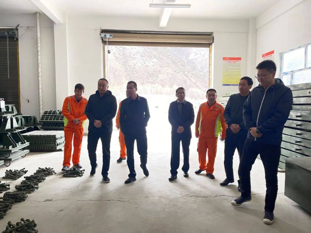 省公路局王海云局长一行赴养护中心调研指导工作并看望慰问干部职工