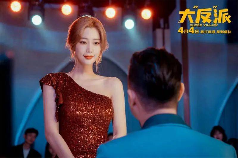 大反派正在热映中包贝尔双重身份无缝切换