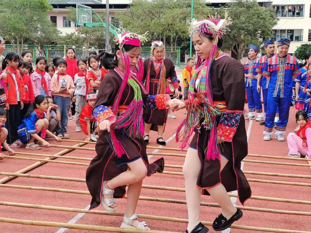 上思县各中小学校开展广西三月三主题系列民俗活动